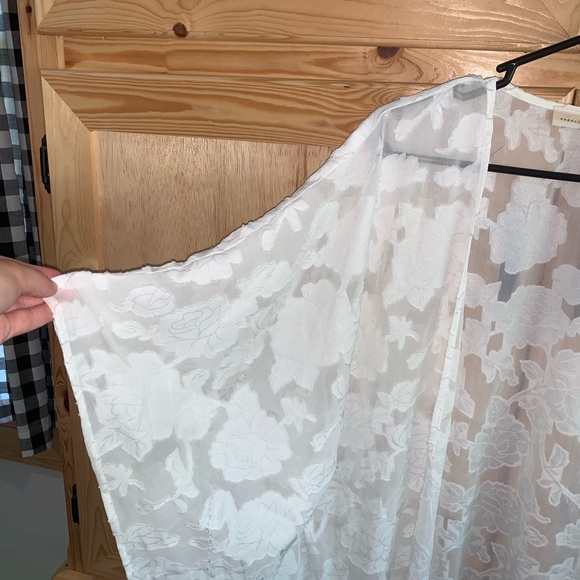 Magnolia South fringed minimalist kimono overlay size S/M - Picture 6 of 6